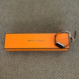 *LIKE NEW* Apple Watch Hermes Series 4 Tour 44 mm Deployment Buckle